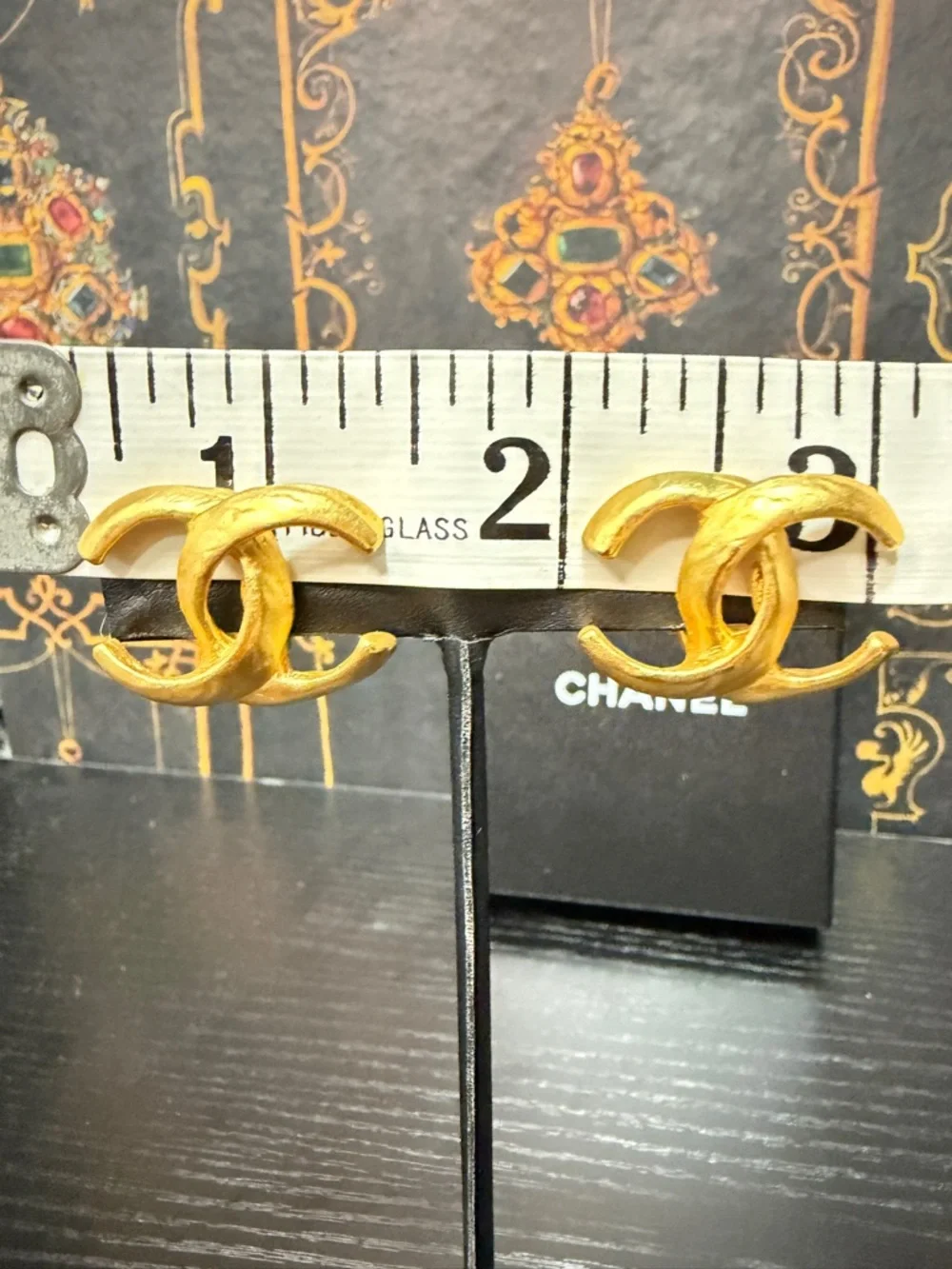 CHANEL Gold Interlocking CC Clip-On Earrings - Picture 4 of 7